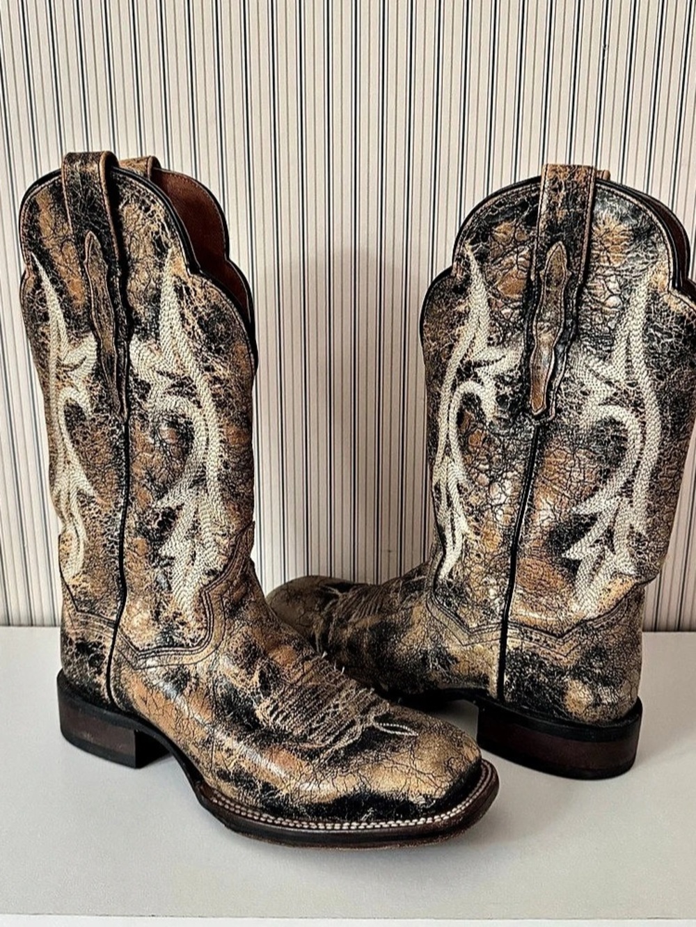 Dan Post DP4610 Women’s 7.5 Cowboy Boots Distressed Crackle Leather Square Toe